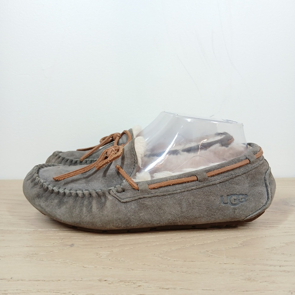 UGG Dakota Slippers Womens 8 Gray Suede Sheepskin Moccasin Bow Comfort Shoes